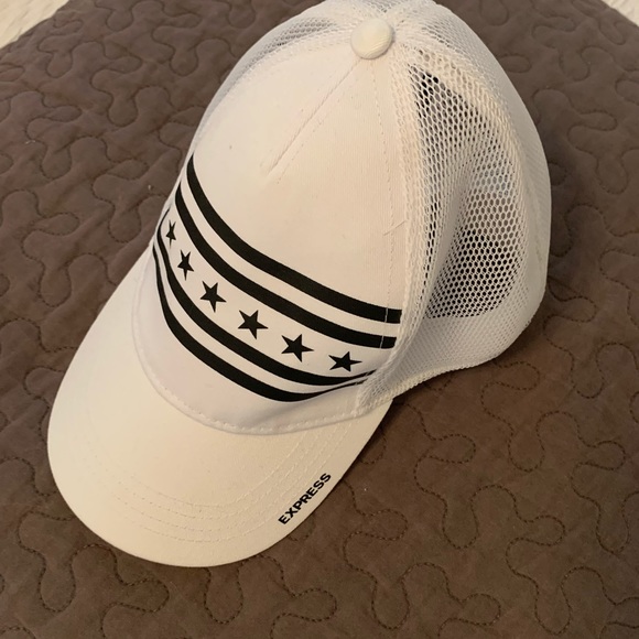 Express fitted hat - Picture 3 of 5